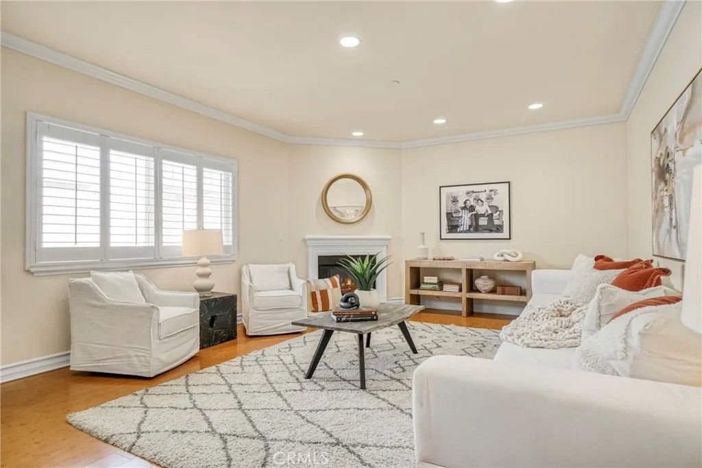 Photo of 11923 Darlington Avenue #302, Los Angeles, CA 90049 (MLS # SR25270284)