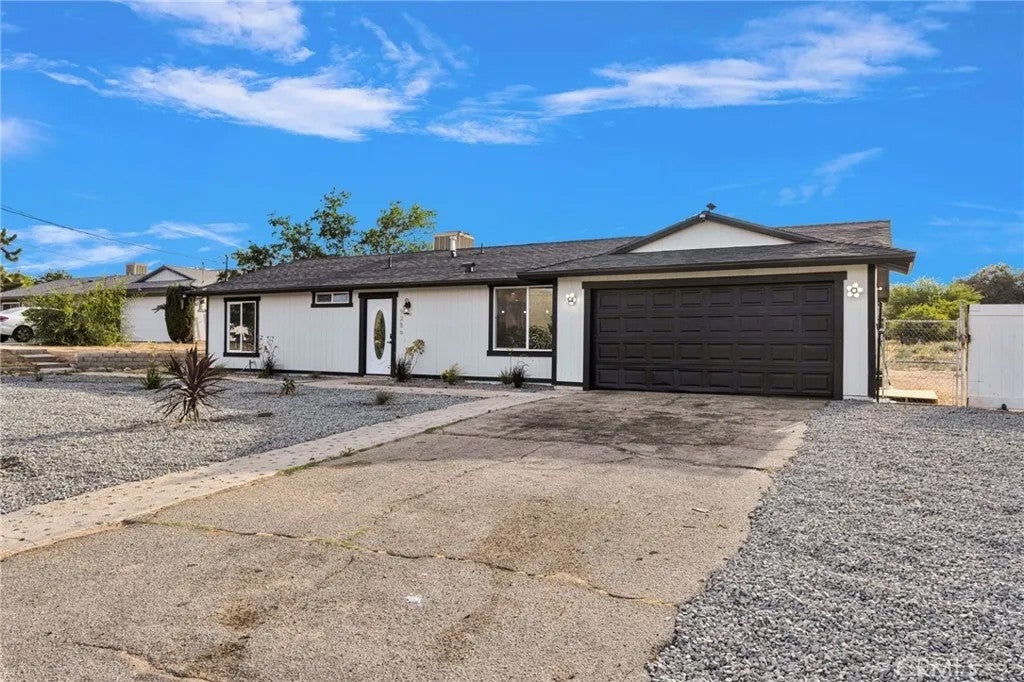 Photo of 9286 Espada Ave, Hesperia, CA 92345 (MLS # IV26146672)