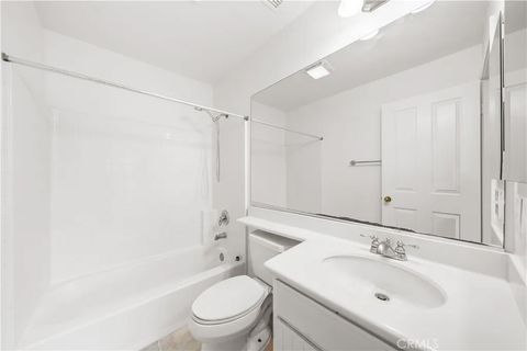 Tiny photo for 54 Turnbury Lane, Irvine, CA 92620 (MLS # WS26032751)