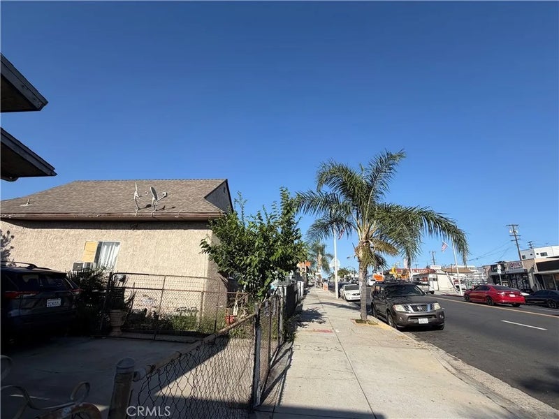 4227 E Cesar E Chavez