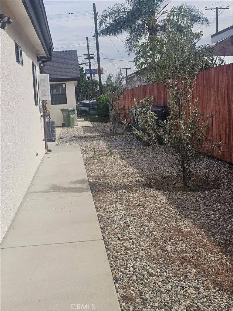 1057 S Alma