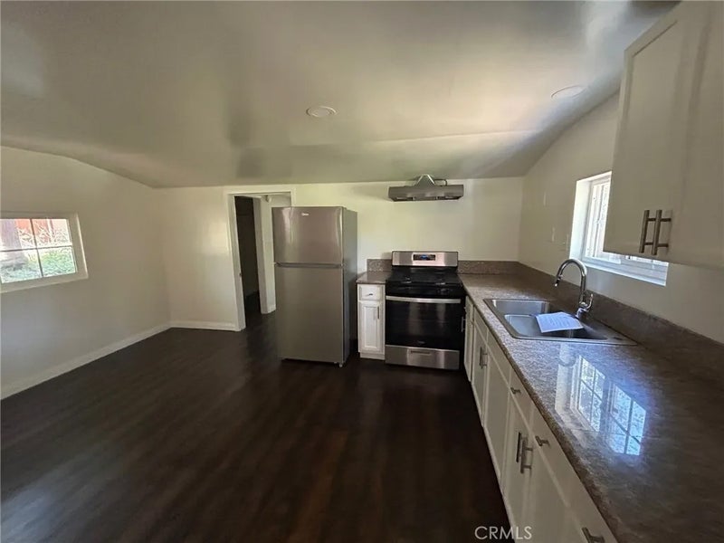 22951 Redwood