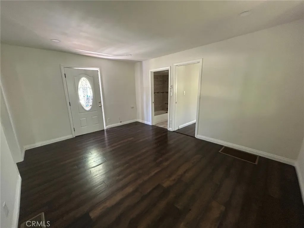 22951 Redwood