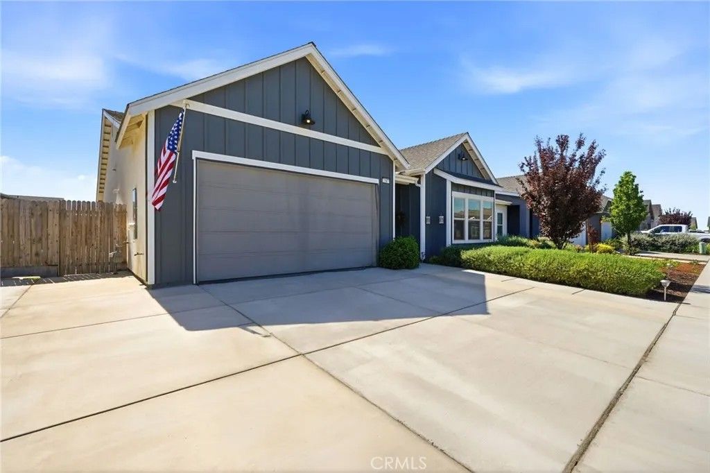 Photo of 2587 W Heather Ln, Hanford, CA 93230 (MLS # FR26068039)