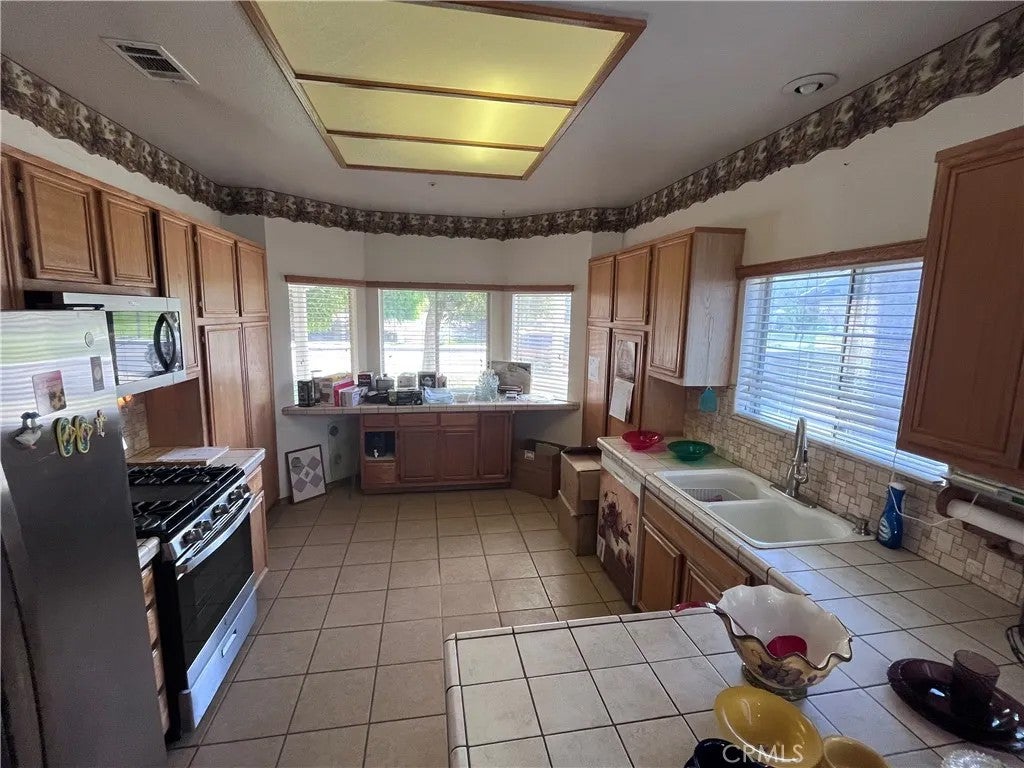 Photo of 1976 VILLINES Avenue, San Jacinto, CA 92583 (MLS # SW26229126)