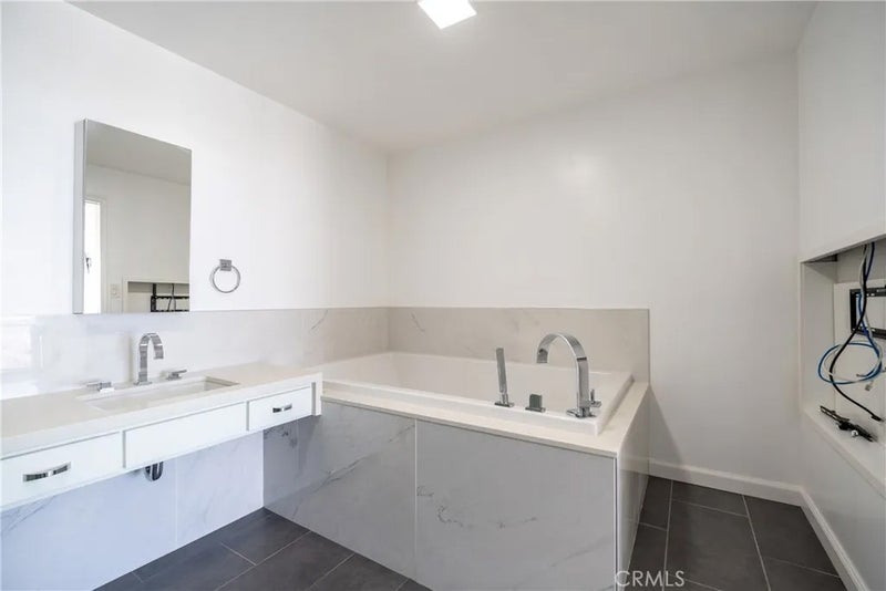 531 Esplanade 713