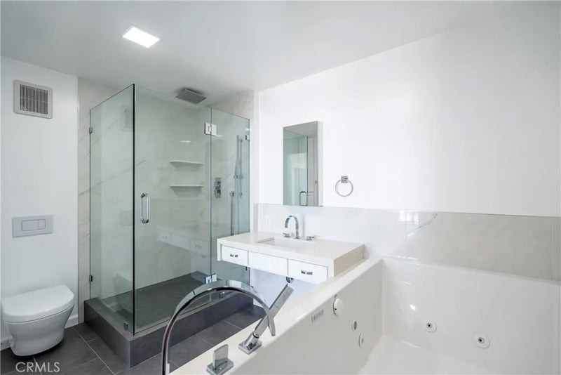 531 Esplanade 713