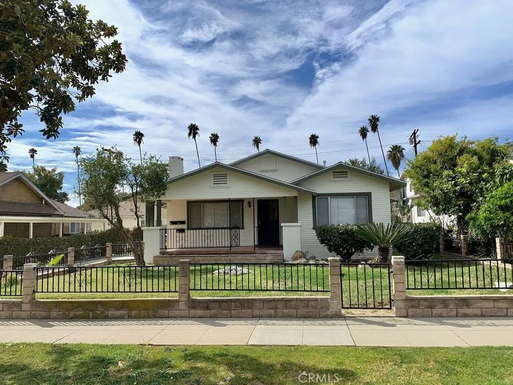 Photo of 99 N Greenwood Avenue, Pasadena, CA 91107 (MLS # WS26006887)