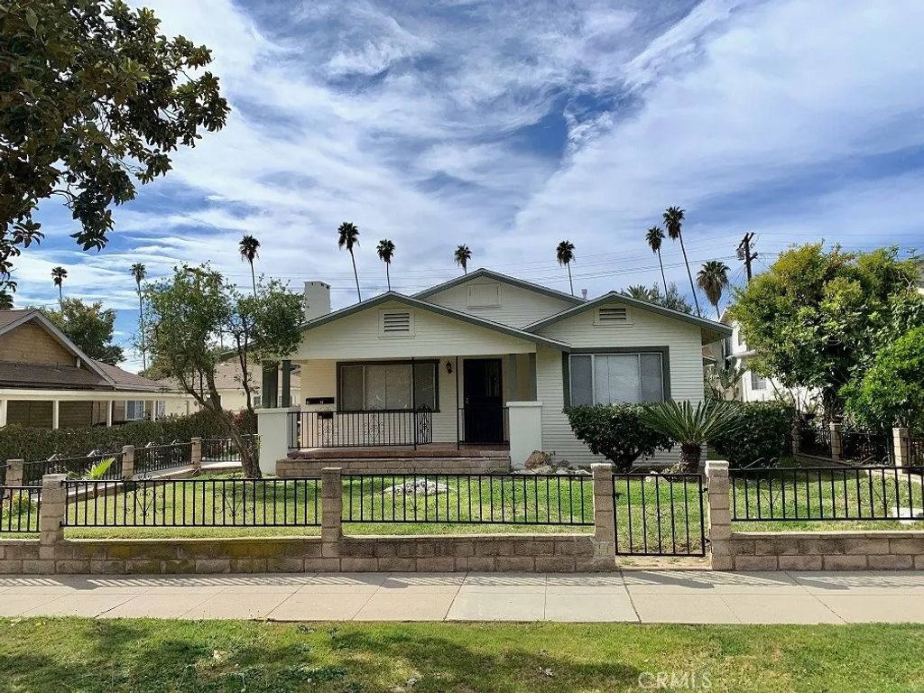 Photo of 99 N Greenwood Avenue, Pasadena, CA 91107 (MLS # WS26006887)