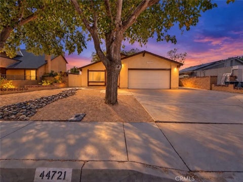 Photo of 44721 Benald Street, Lancaster, CA 93535 (MLS # SR26211609)