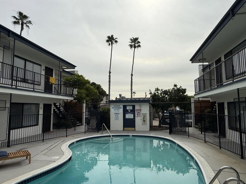 930 Felspar St