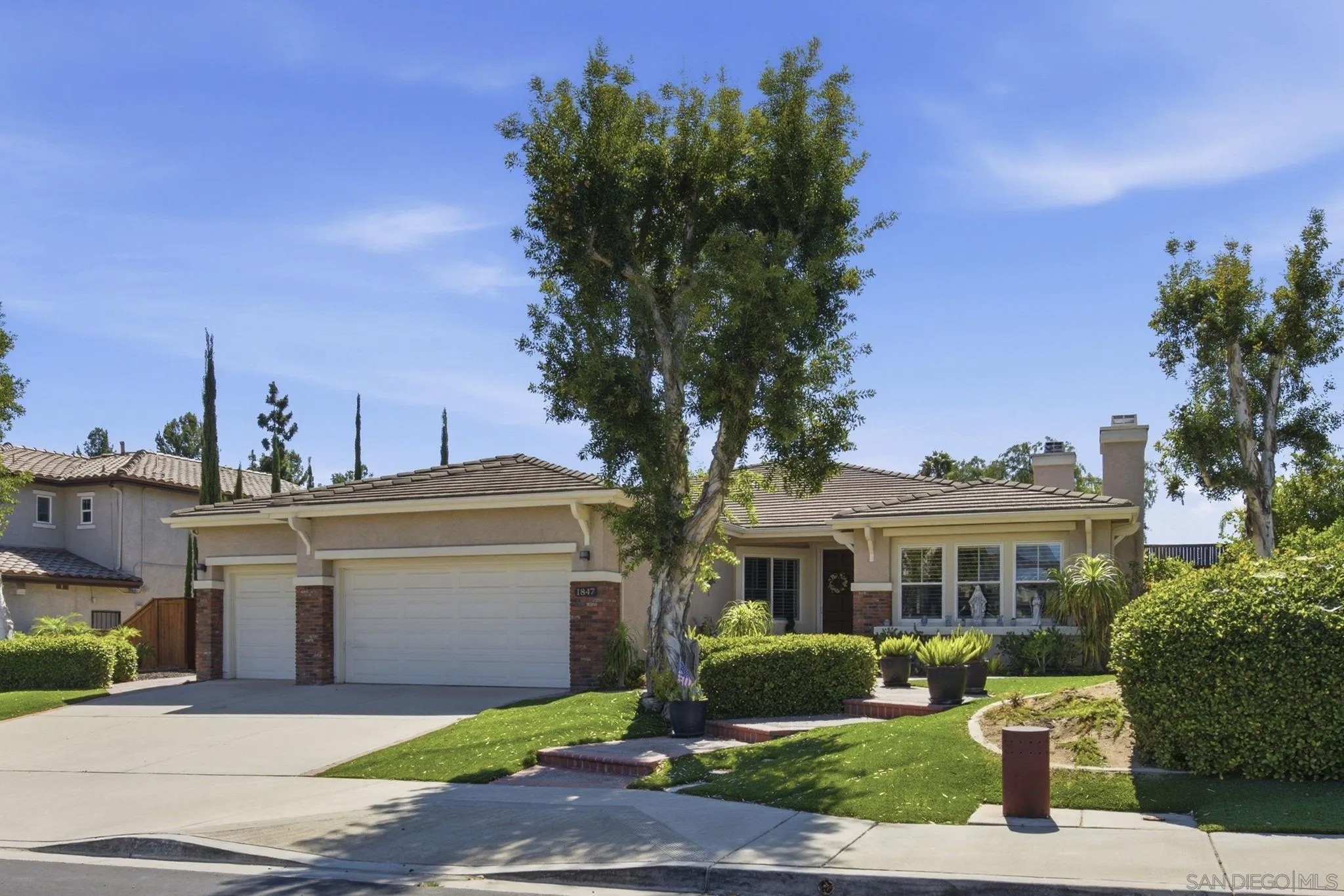 1847 Lawndale Dr