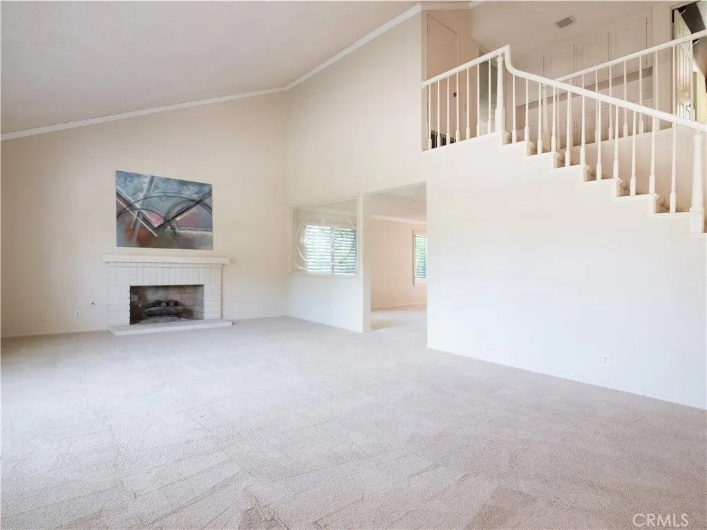 5465 Valley View