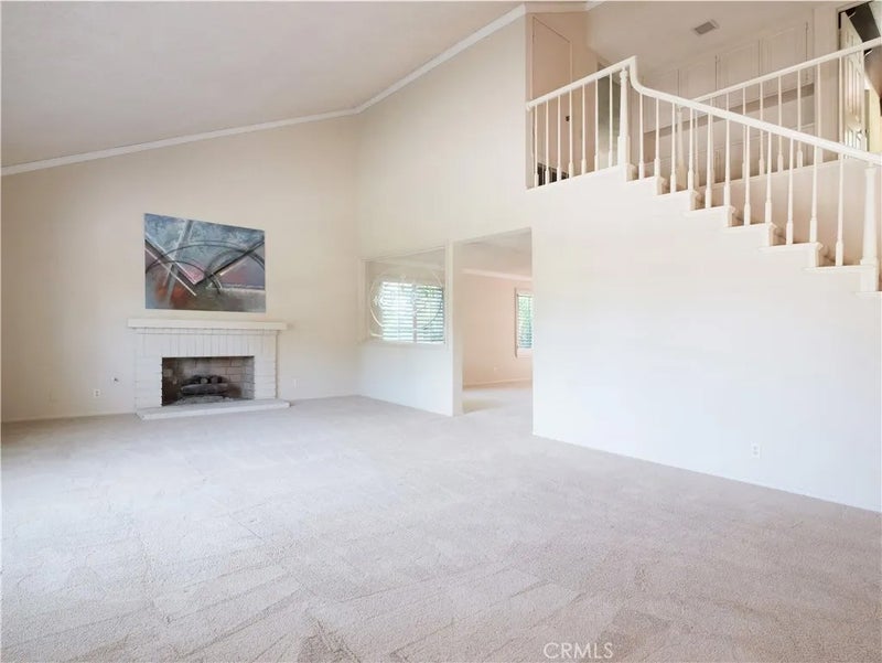 5465 Valley View