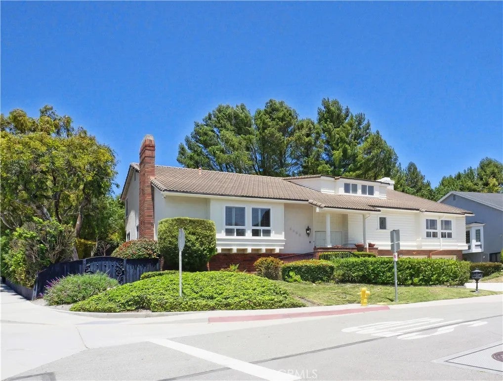 5465 Valley View