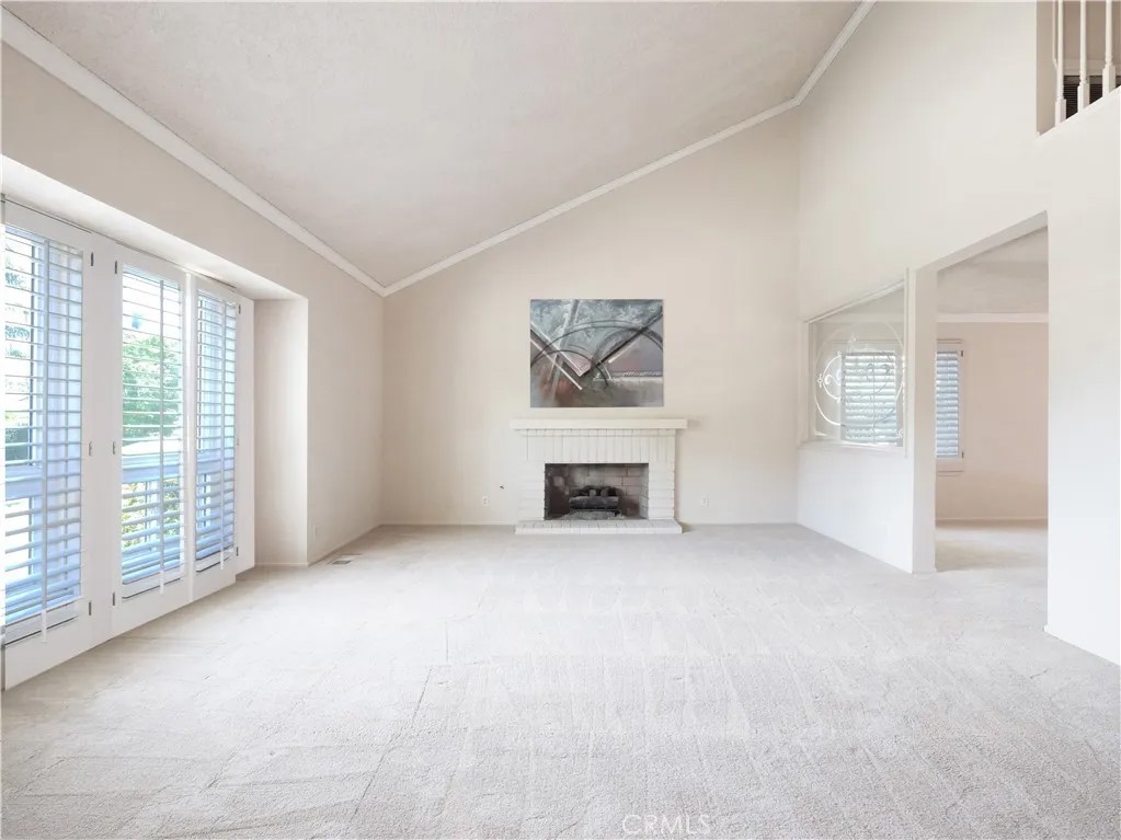 5465 Valley View
