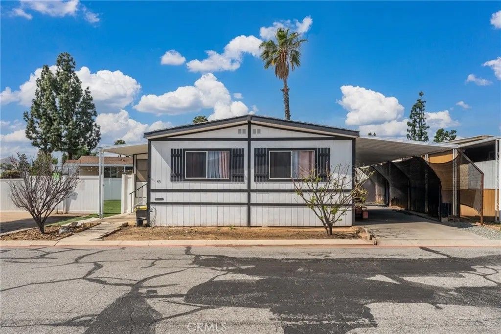 Photo of 3883 Buchanan Street, Riverside, CA 92503 (MLS # IV26073470)