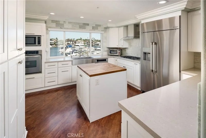 4165 Warner #101