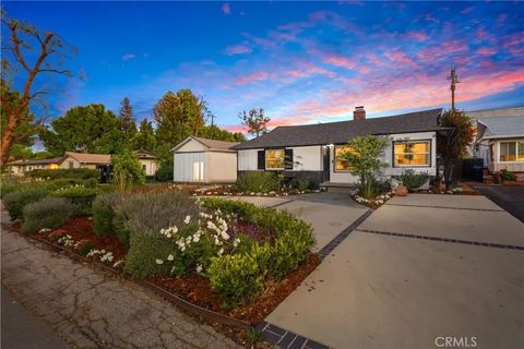 Photo of 22928 Leonora Drive, Woodland Hills, CA 91367 (MLS # AR26073445)