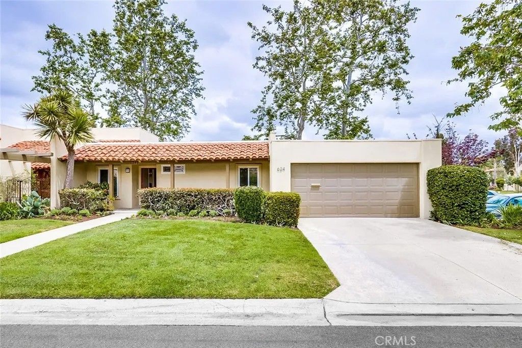 Photo of 624 Hilvanar, Newport Beach, CA 92660 (MLS # NP26093960)