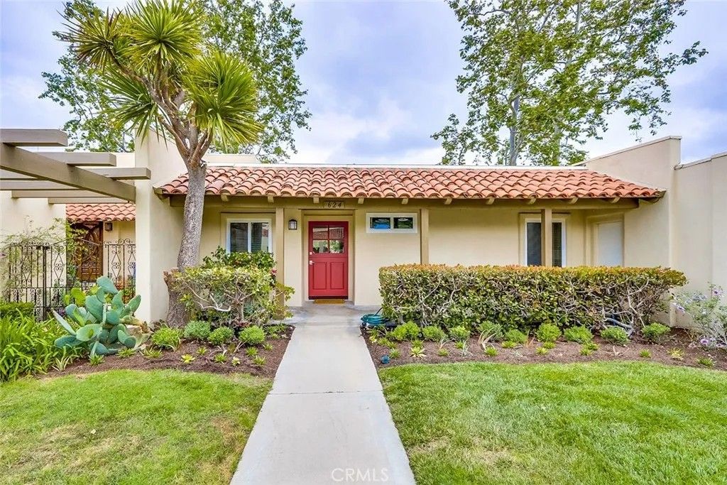 Photo of 624 Hilvanar, Newport Beach, CA 92660 (MLS # NP26093960)