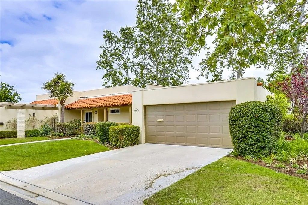 Photo of 624 Hilvanar, Newport Beach, CA 92660 (MLS # NP26093960)