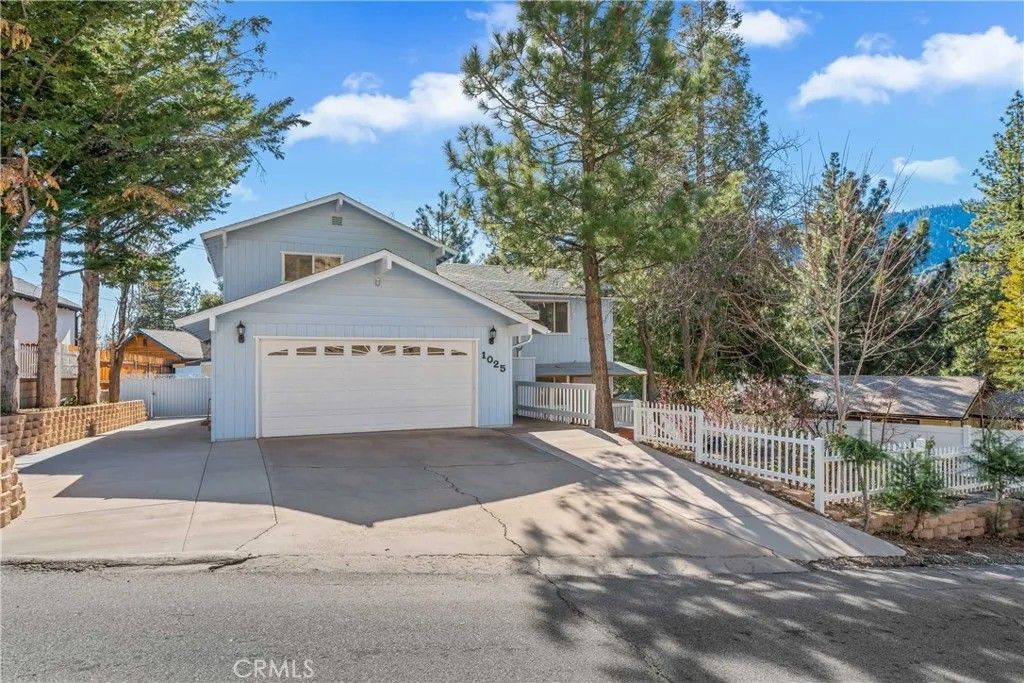 Photo of 1025 Rivera Dr, Wrightwood, CA 92397 (MLS # PW26024988)