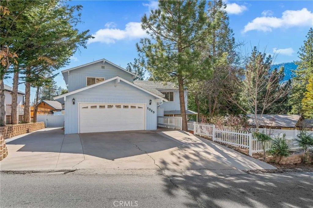 Photo of 1025 Rivera Dr, Wrightwood, CA 92397 (MLS # PW26024988)