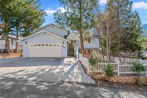 Photo of 1025 Rivera Dr, Wrightwood, CA 92397 (MLS # PW26024988)