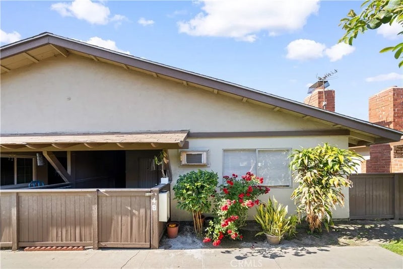 9166 Cerritos 48