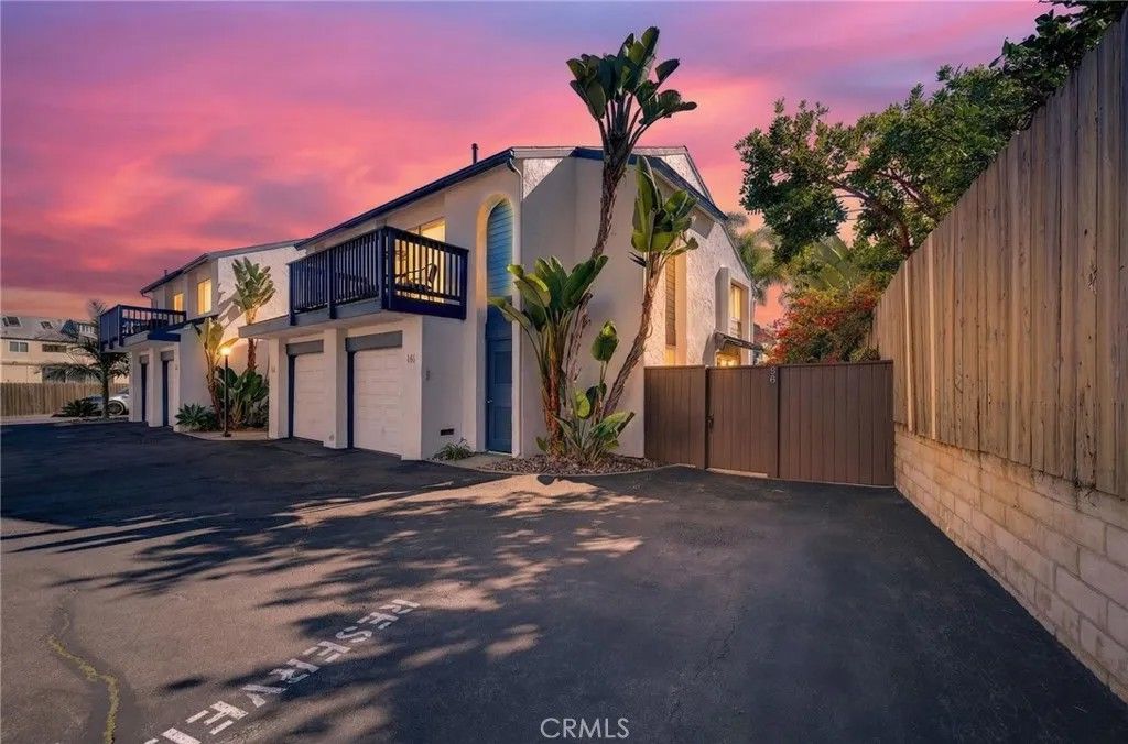 Photo of 256 Juniper Ave #B6, Carlsbad, CA 92008 (MLS # SW26019110)