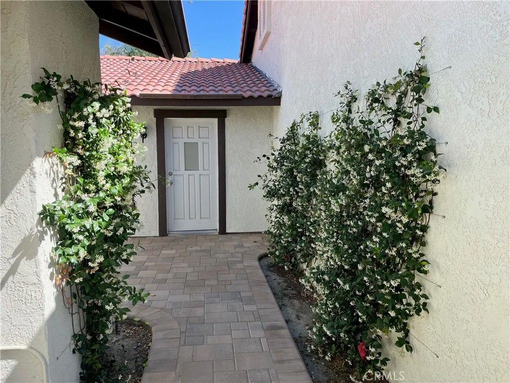Photo of 43342 Callaway Court #B, Palm Desert, CA 92260 (MLS # OC26119060)