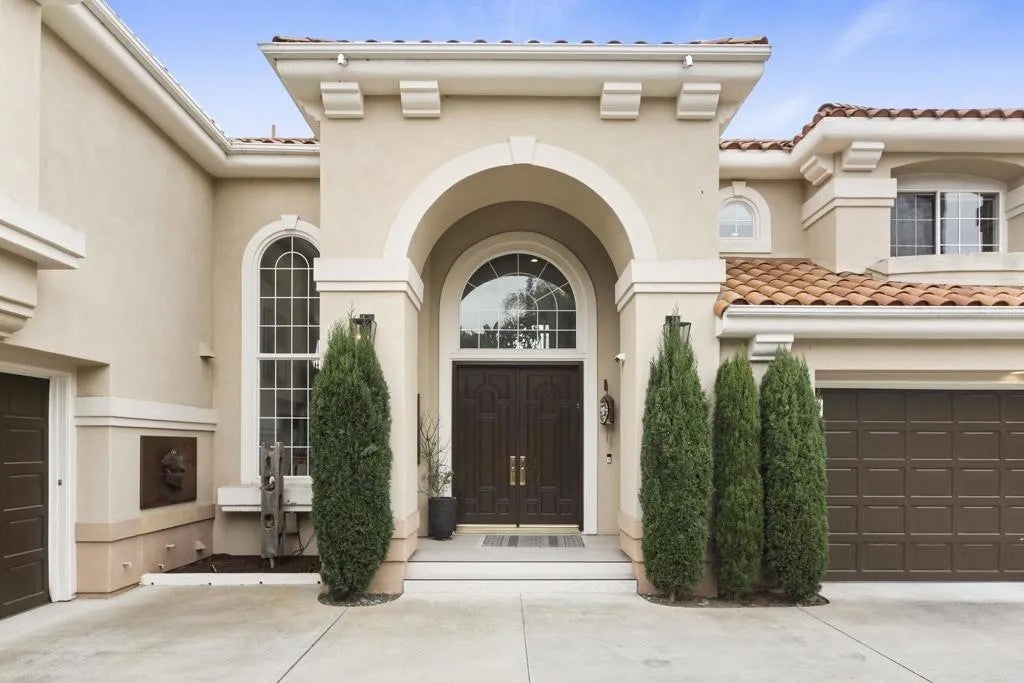 6805 FARMS VIEW