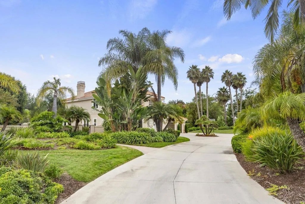 6805 FARMS VIEW