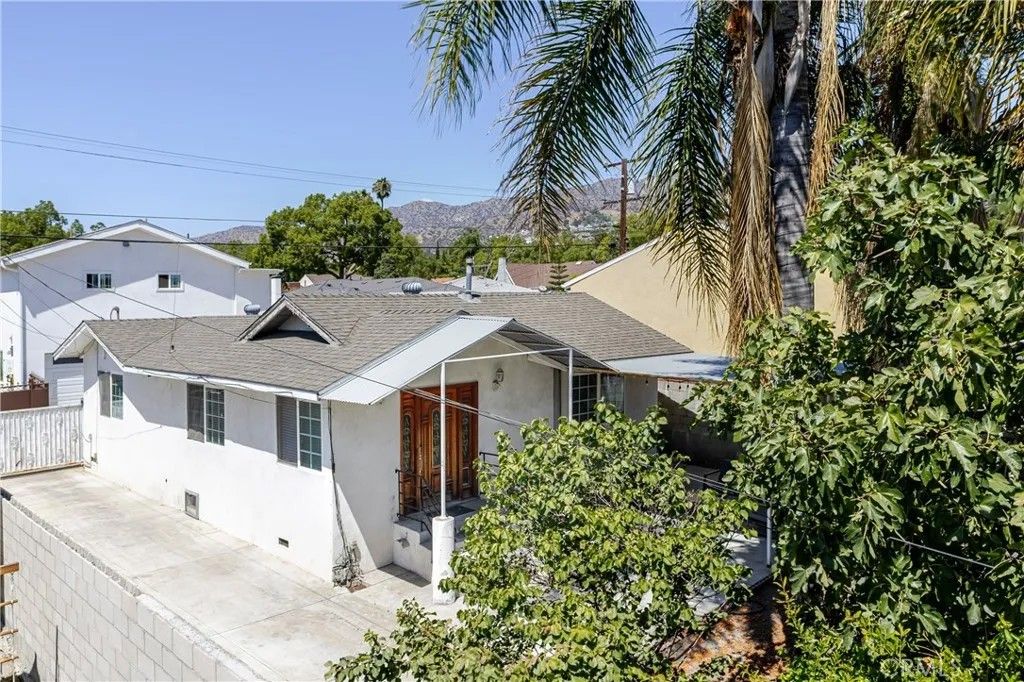 Photo of 1217 Elm Avenue #A, Glendale, CA 91201 (MLS # GD26021795)
