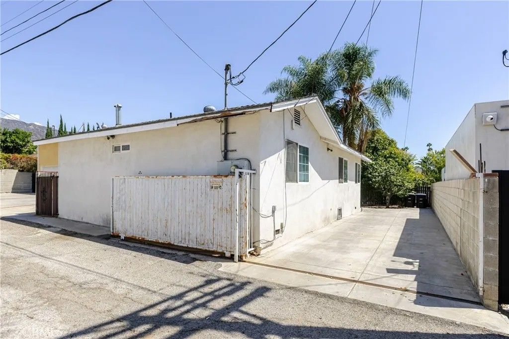 Photo of 1217 Elm Avenue #A, Glendale, CA 91201 (MLS # GD26021795)