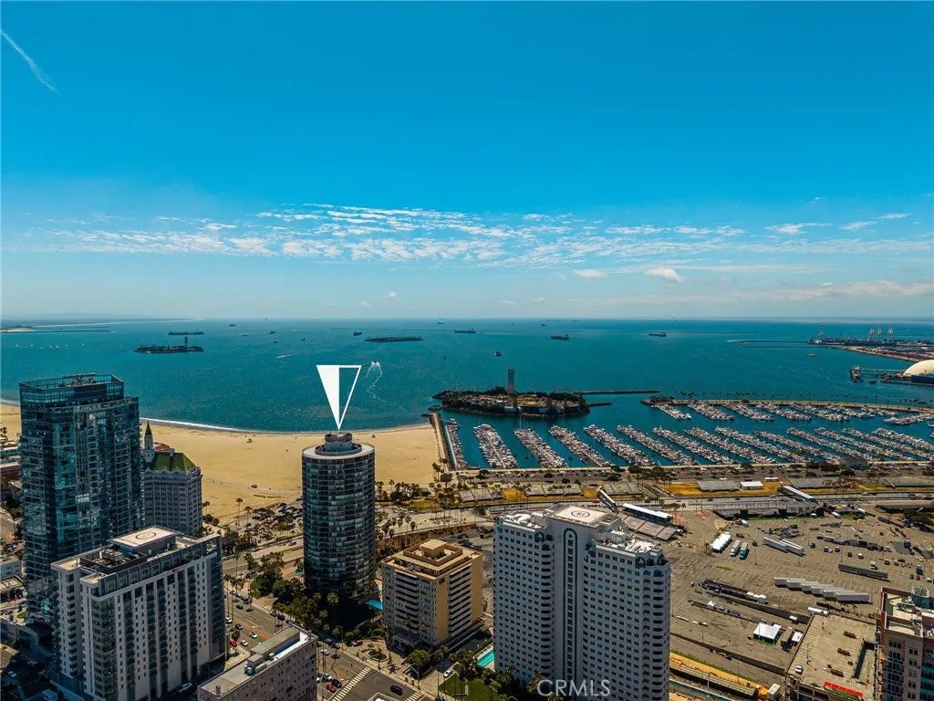 700 E Ocean 706