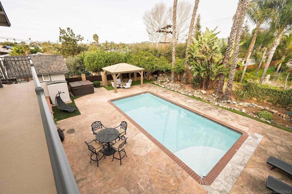 Photo of 444 Avalon Dr, Vista, CA 92084 (MLS # 260001879)