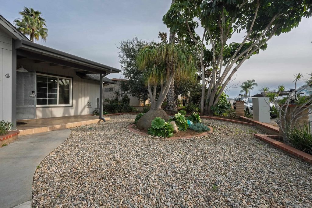 Photo of 444 Avalon Dr, Vista, CA 92084 (MLS # 260001879)