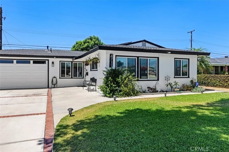 4711 N Hollenbeck