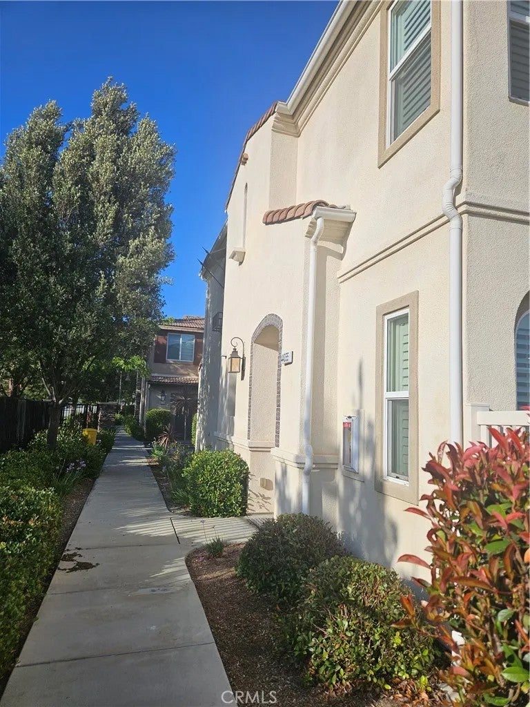 Photo of 44055 Calle Luz, Temecula, CA 92592 (MLS # SW26120582)