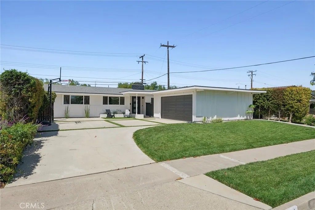 Photo of 304 Hanover Dr, Costa Mesa, CA 92626 (MLS # NP26091797)