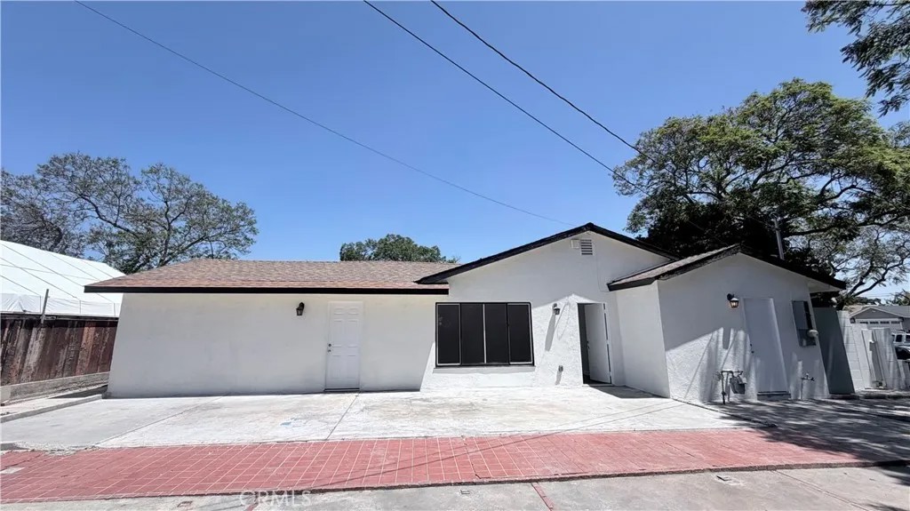2702 W Maywood