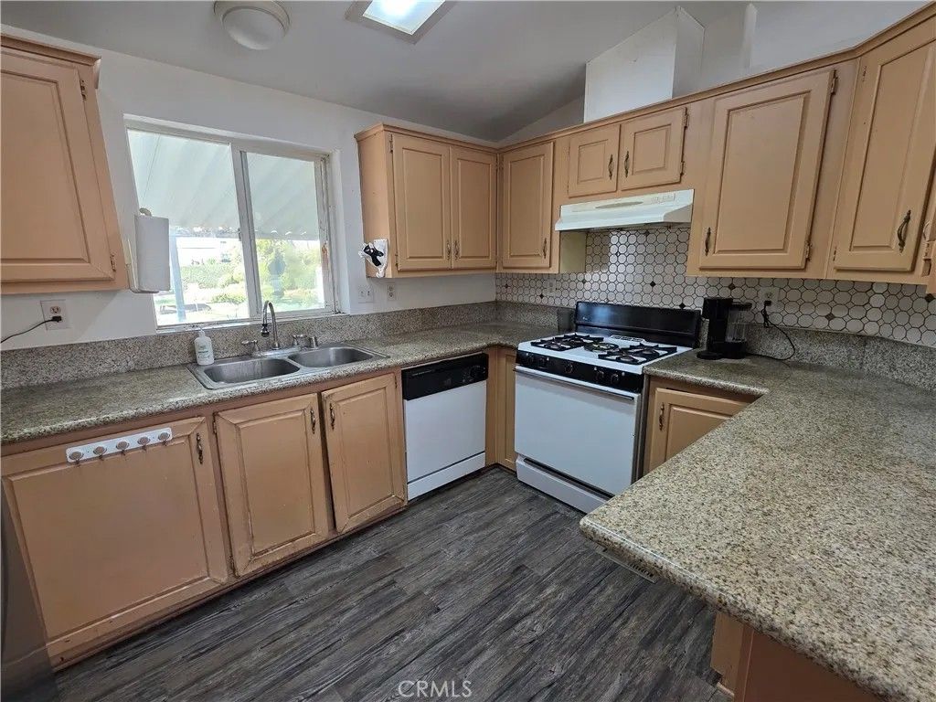 Photo of 17700 Western Ave #1, Gardena, CA 90248 (MLS # SB26012011)