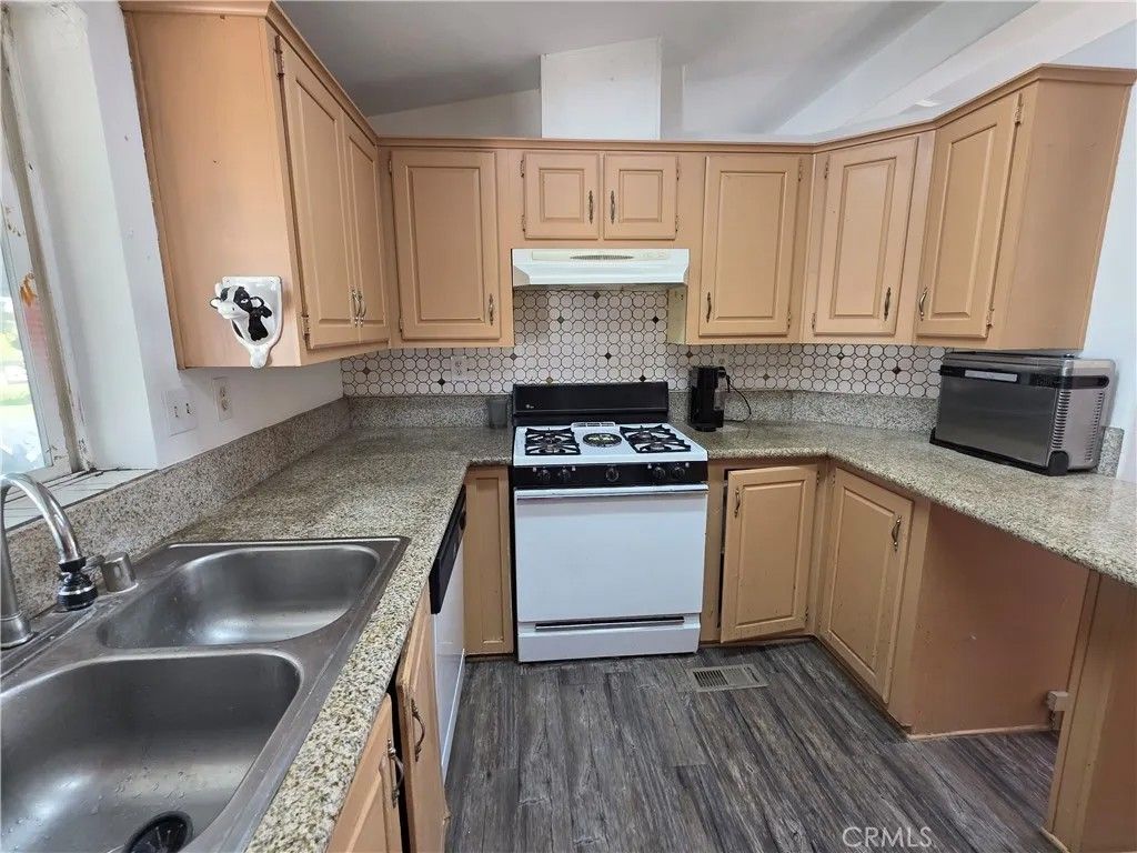 Photo of 17700 Western Ave #1, Gardena, CA 90248 (MLS # SB26012011)