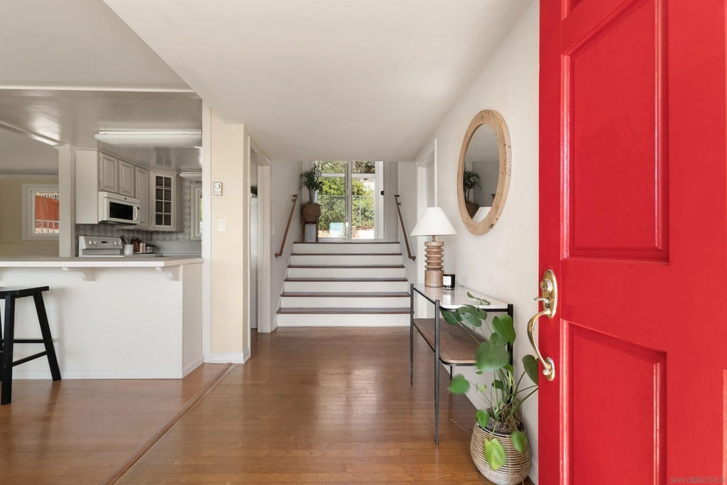 Photo of 5421 Linda Rosa Ave, La Jolla, CA 92037 (MLS # 260023054)