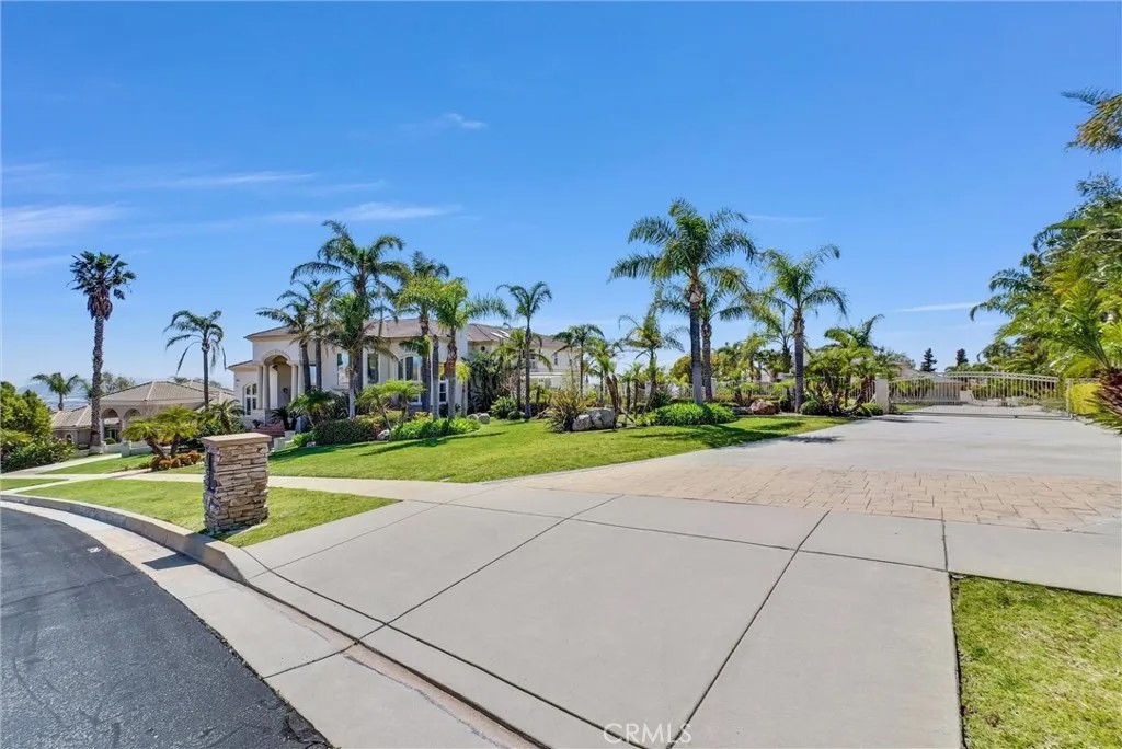 10817 Carriage Drive