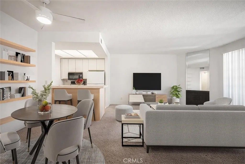 Photo of 5620 Yolanda Avenue #111, Tarzana, CA 91356 (MLS # SR26071109)