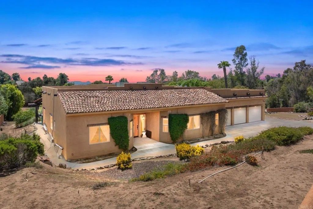 Photo of 129 Emilia Lane, Fallbrook, CA 92028 (MLS # NDP2504725)