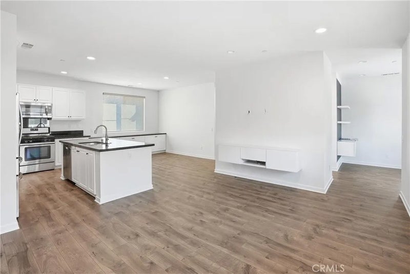 310 N Bellarose Way